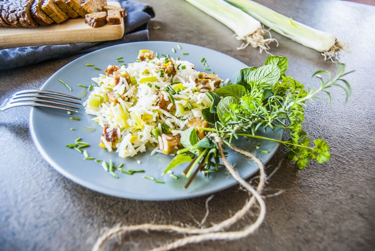 Tempeh (tofu) s pórkem a rýží Foodblog o dobrém jídle